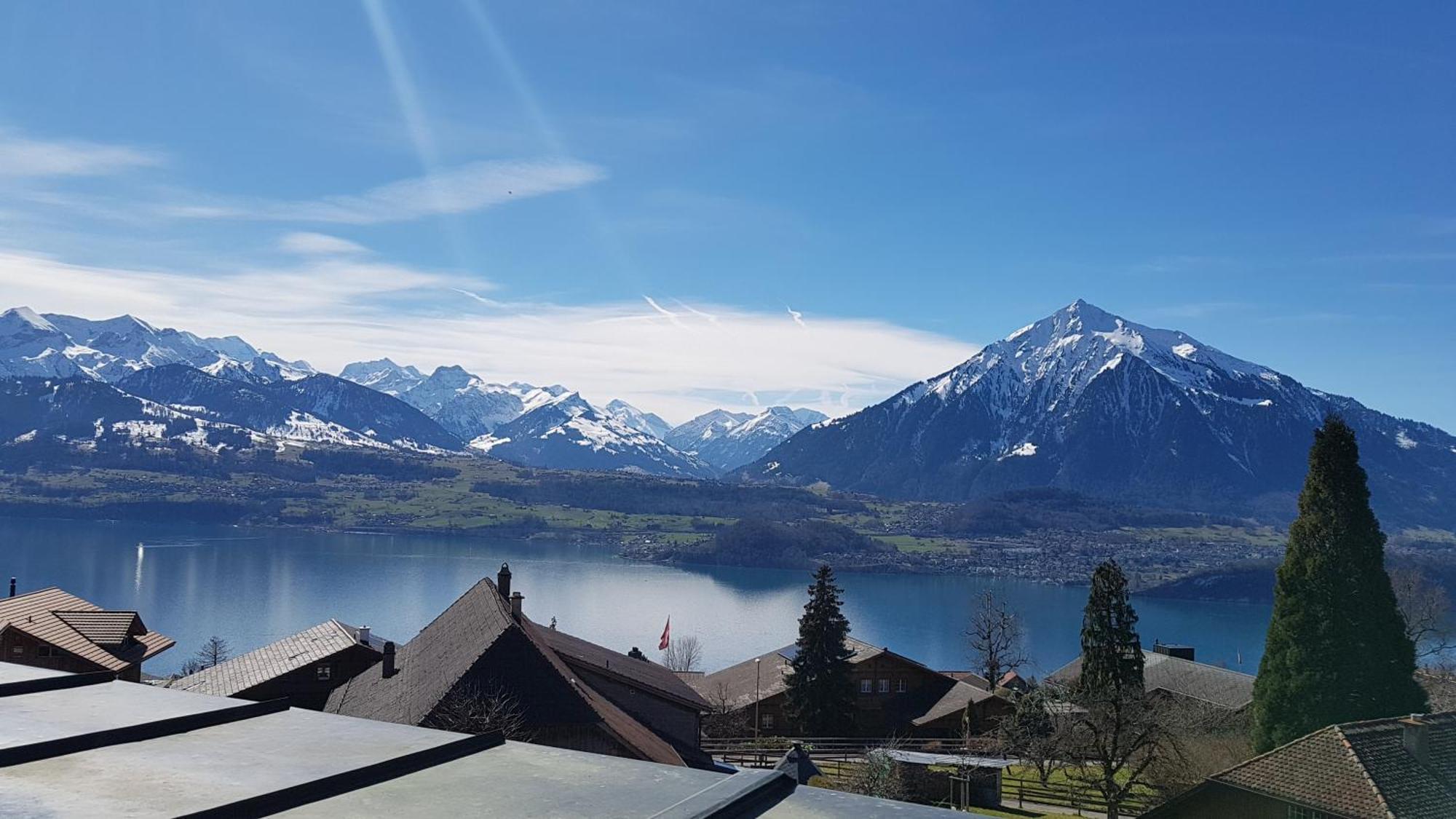 Hotel Baeren Sigriswil Oda fotoğraf