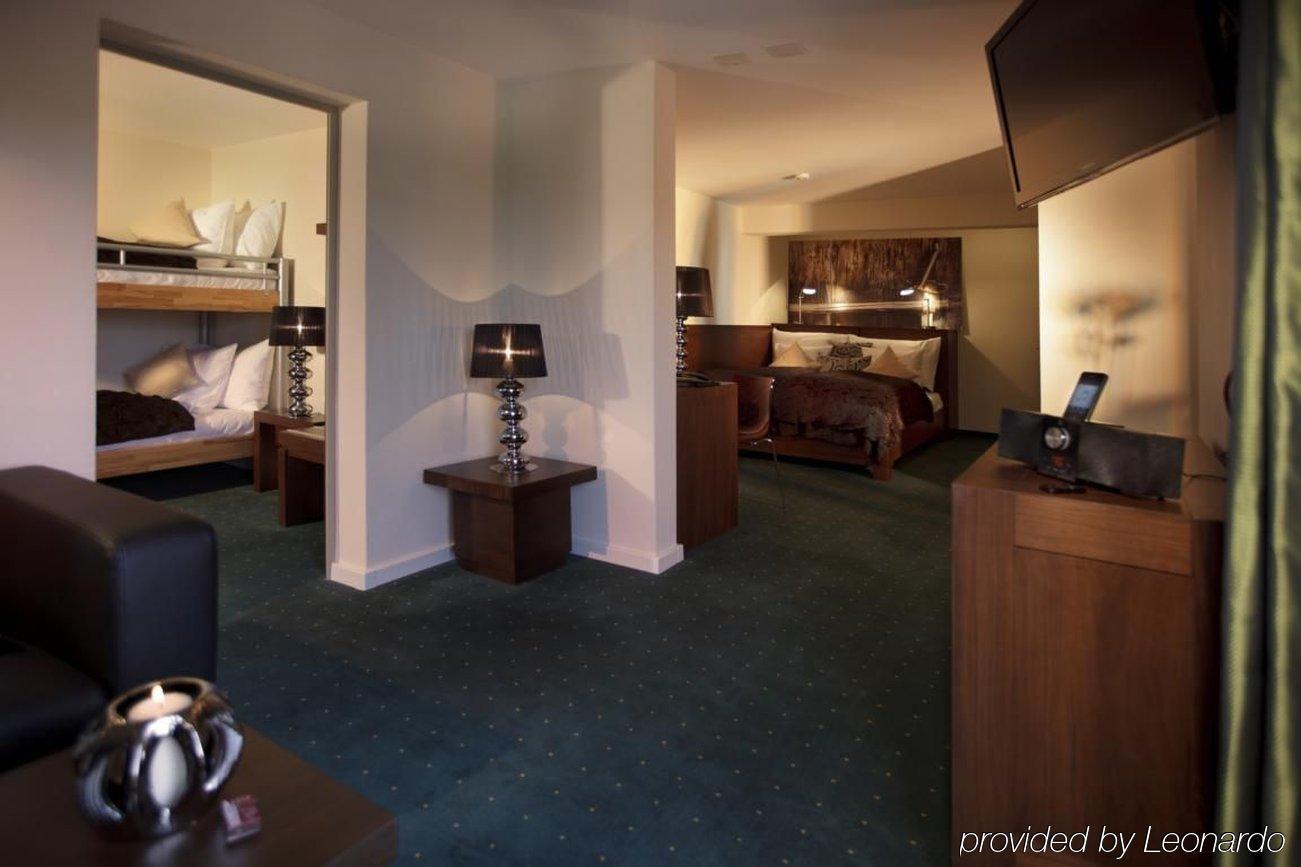 Hotel Baeren Sigriswil Oda fotoğraf